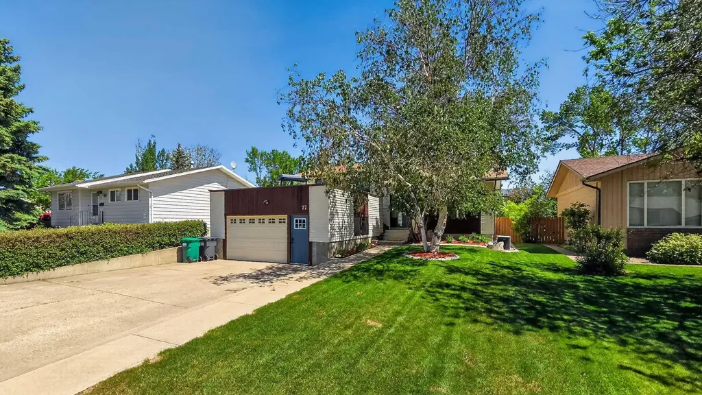 77 Iroquois Crescent W Lethbridge AB T1K5J3
