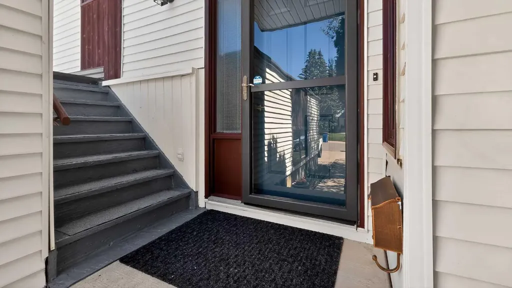 77 Iroquois Crescent W Lethbridge AB T1K5J3