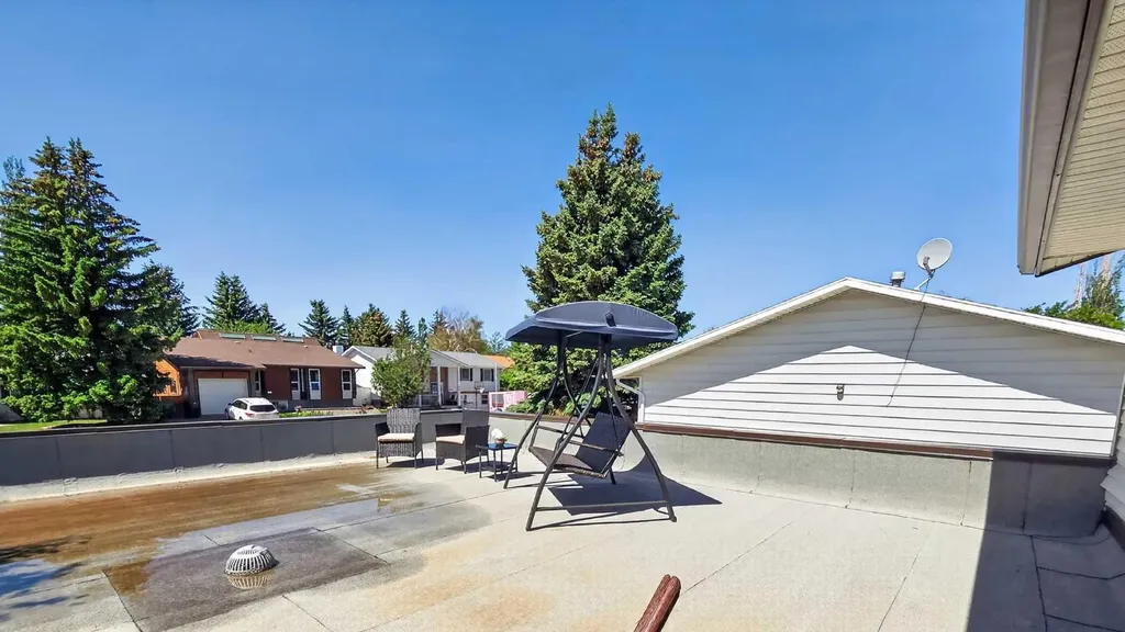 77 Iroquois Crescent W Lethbridge AB T1K5J3