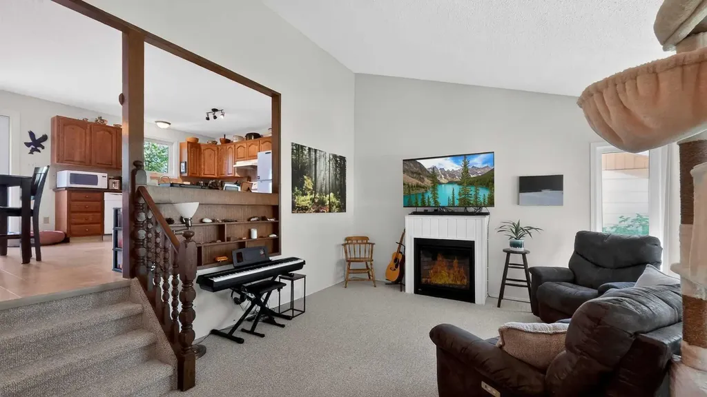 77 Iroquois Crescent W Lethbridge AB T1K5J3