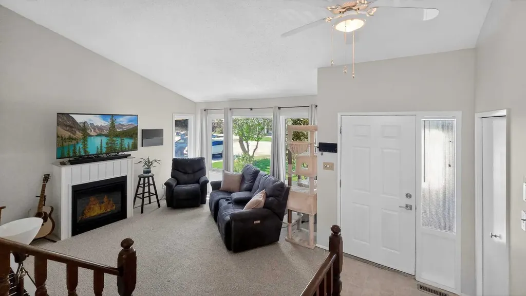 77 Iroquois Crescent W Lethbridge AB T1K5J3