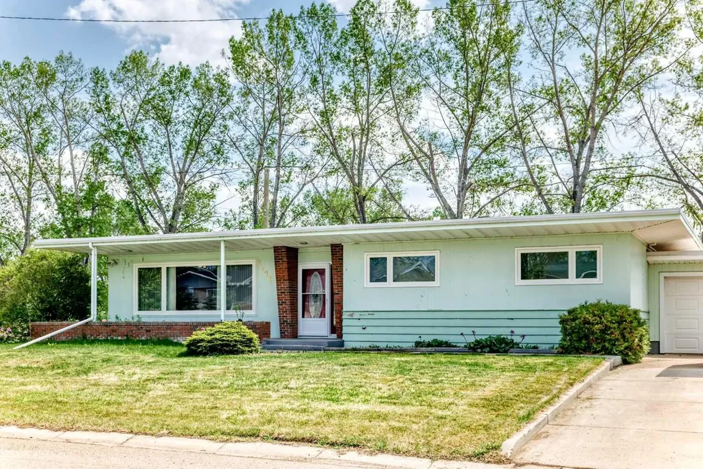 2121 Westview Crescent Bowden AB T0M 0K0