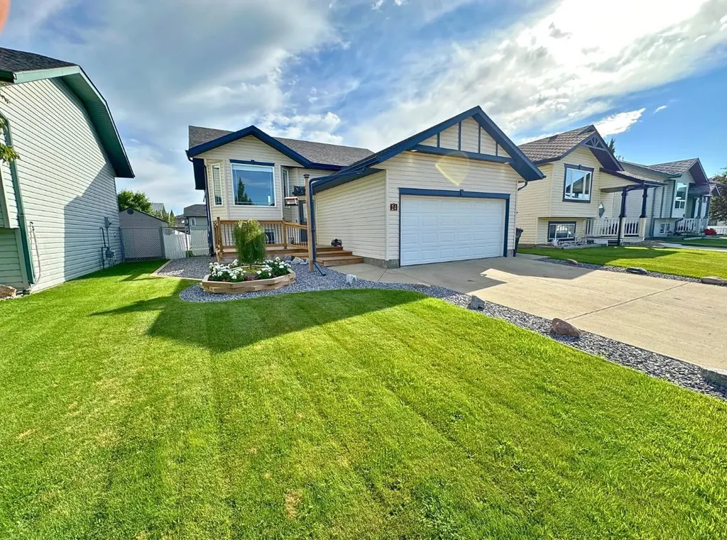 24 Elreg Street Penhold AB T0M 1R0
