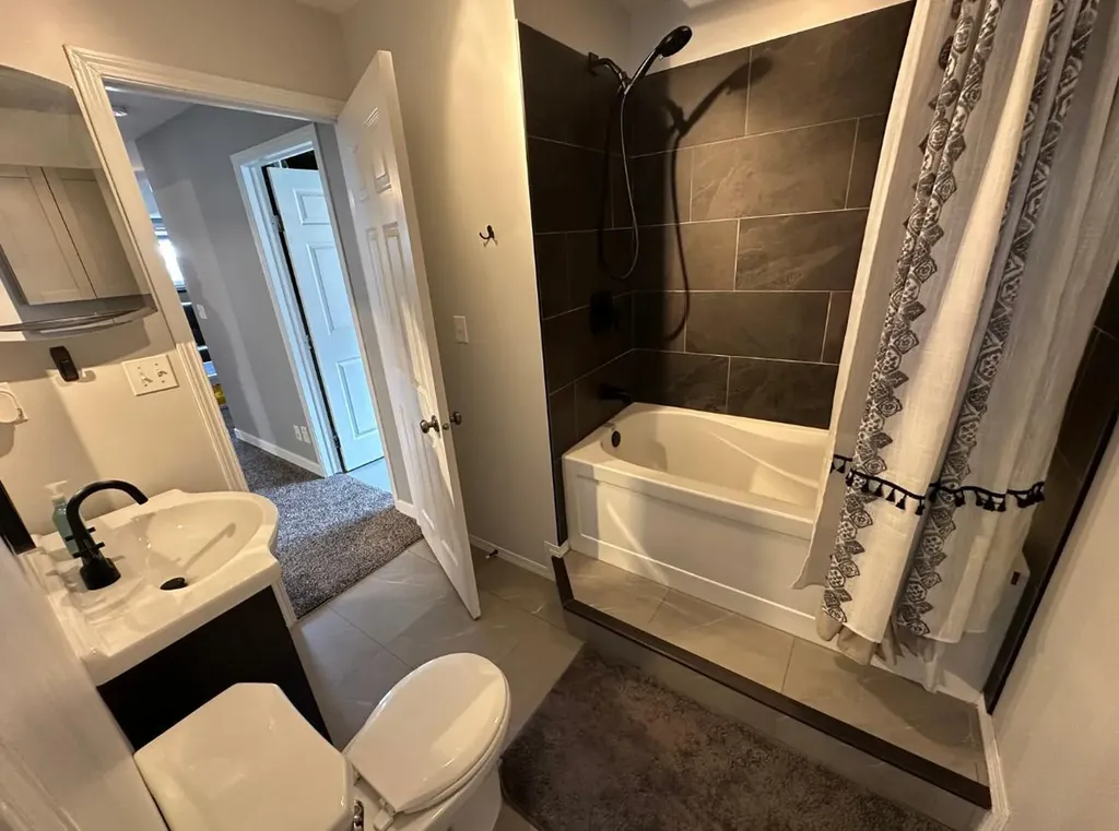 24 Elreg Street Penhold AB T0M 1R0