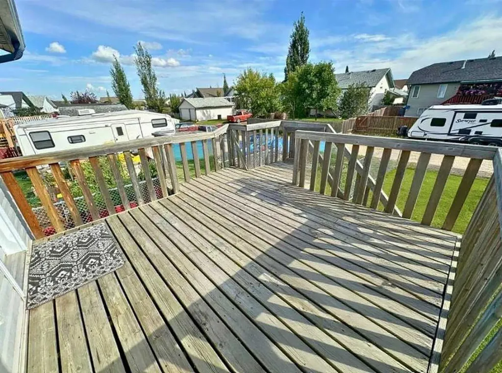 24 Elreg Street Penhold AB T0M 1R0