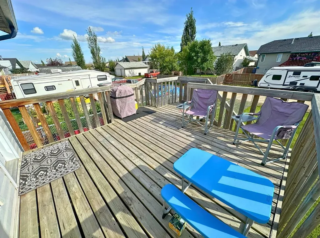 24 Elreg Street Penhold AB T0M 1R0