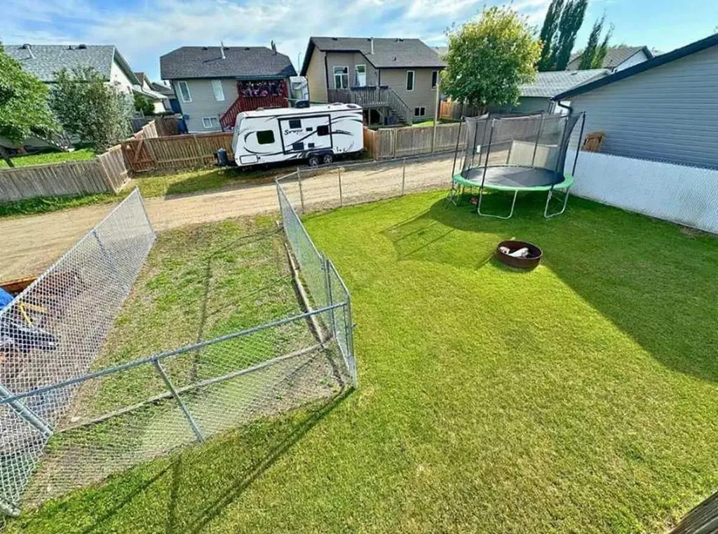24 Elreg Street Penhold AB T0M 1R0