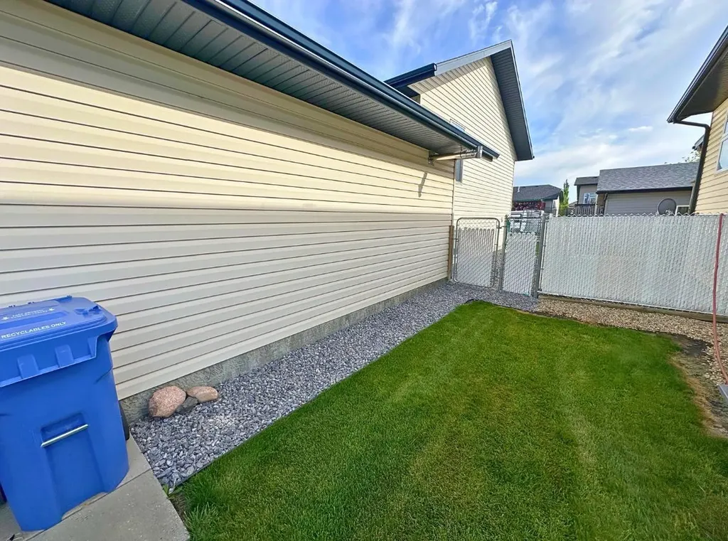24 Elreg Street Penhold AB T0M 1R0