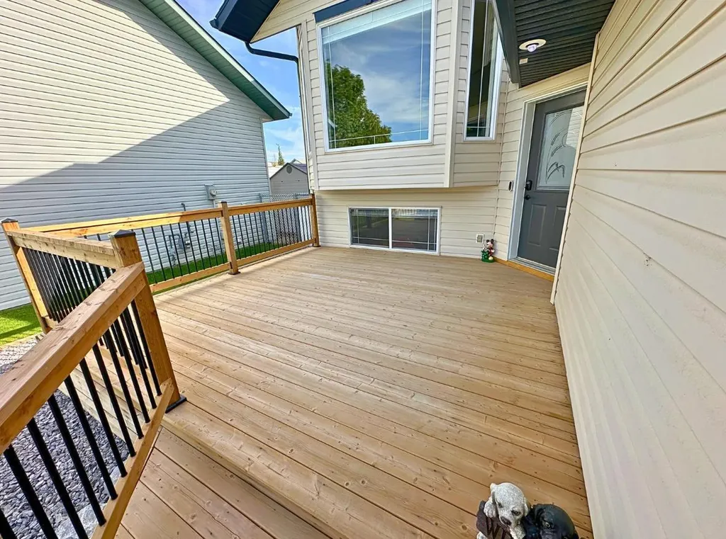 24 Elreg Street Penhold AB T0M 1R0