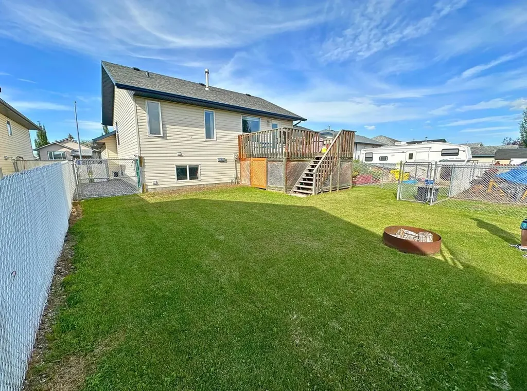 24 Elreg Street Penhold AB T0M 1R0