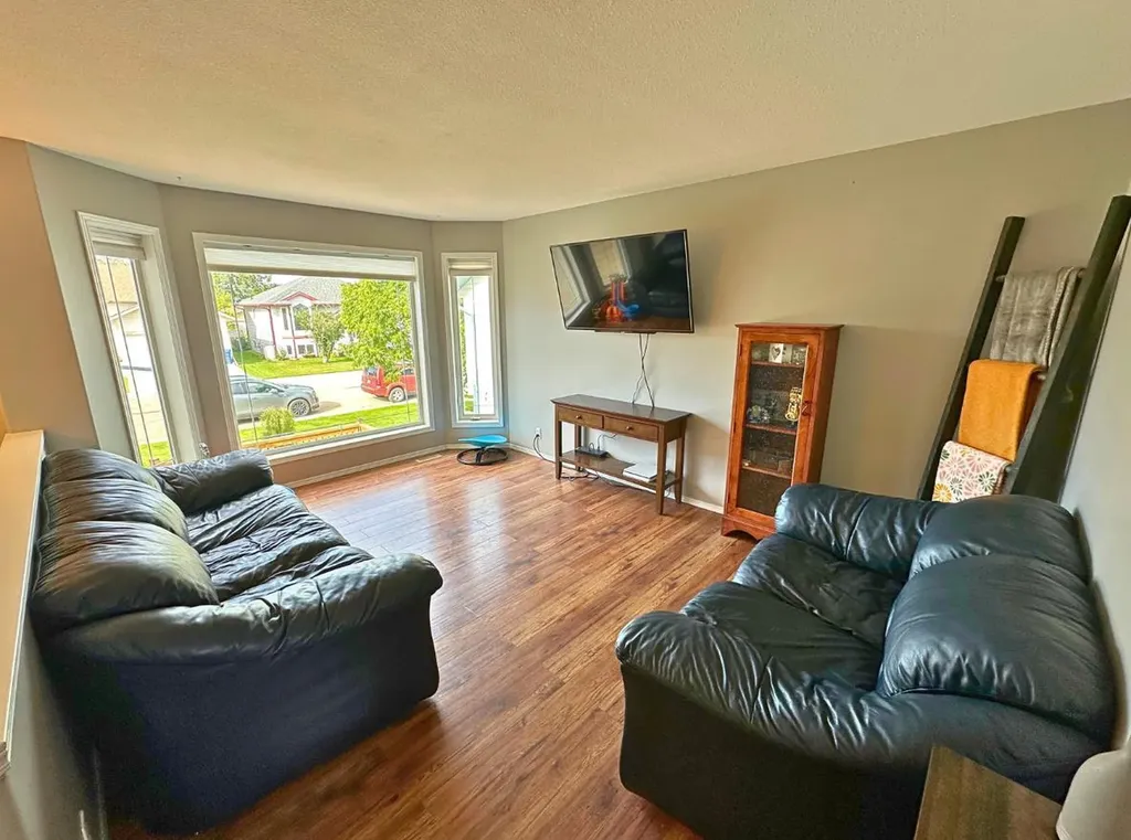 24 Elreg Street Penhold AB T0M 1R0
