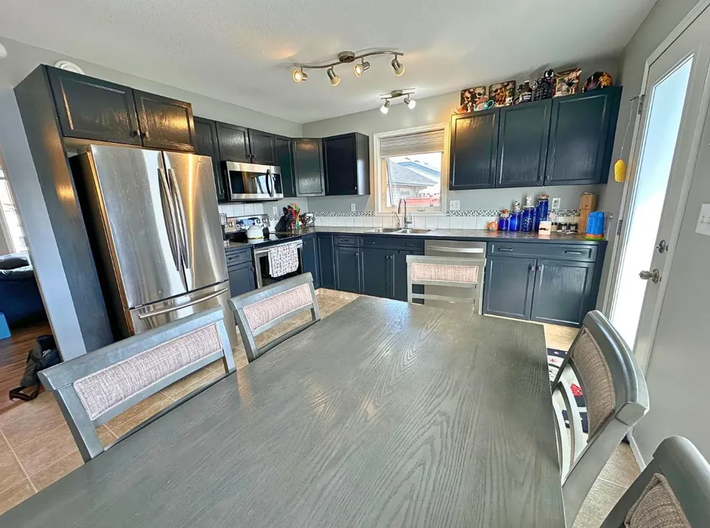 24 Elreg Street Penhold AB T0M 1R0