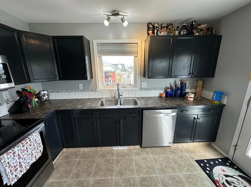 24 Elreg Street Penhold AB T0M 1R0