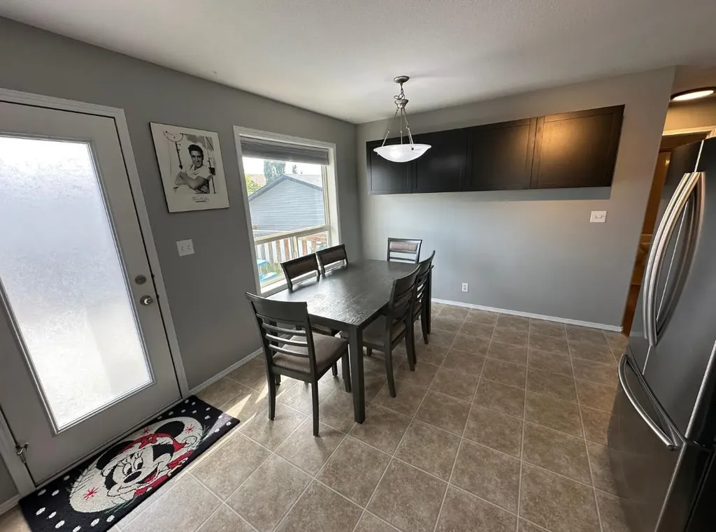 24 Elreg Street Penhold AB T0M 1R0
