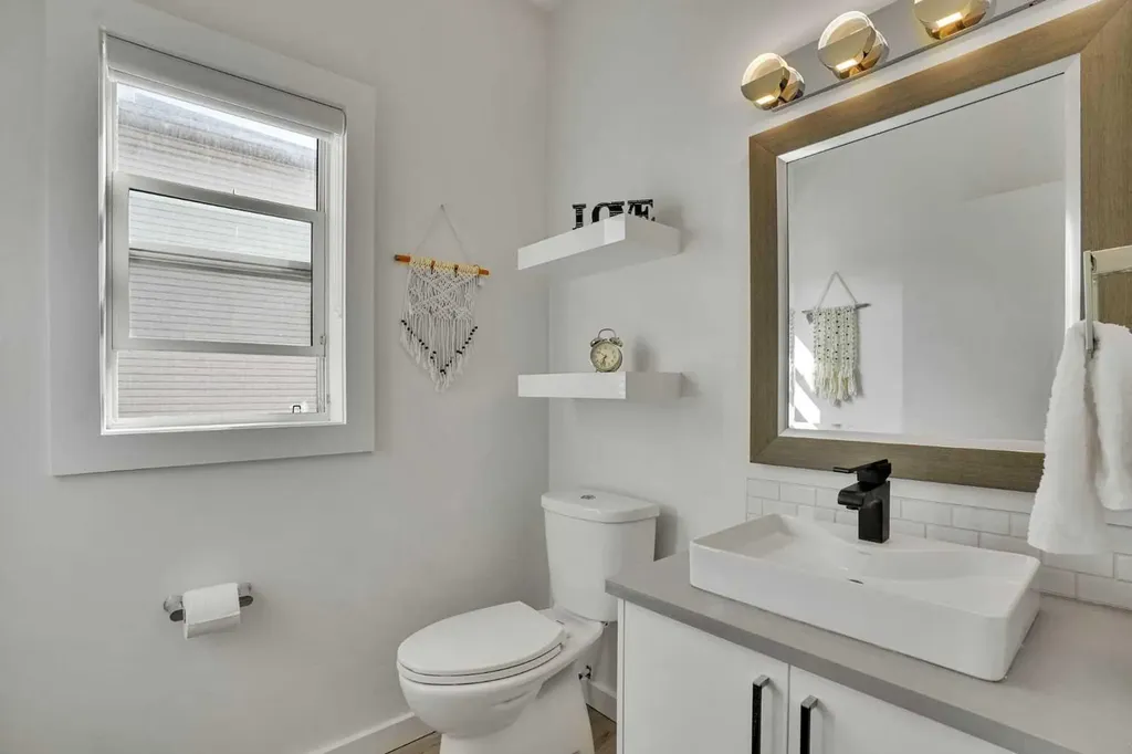 92 Prestwick Heath SE Calgary AB T2Z 4E4