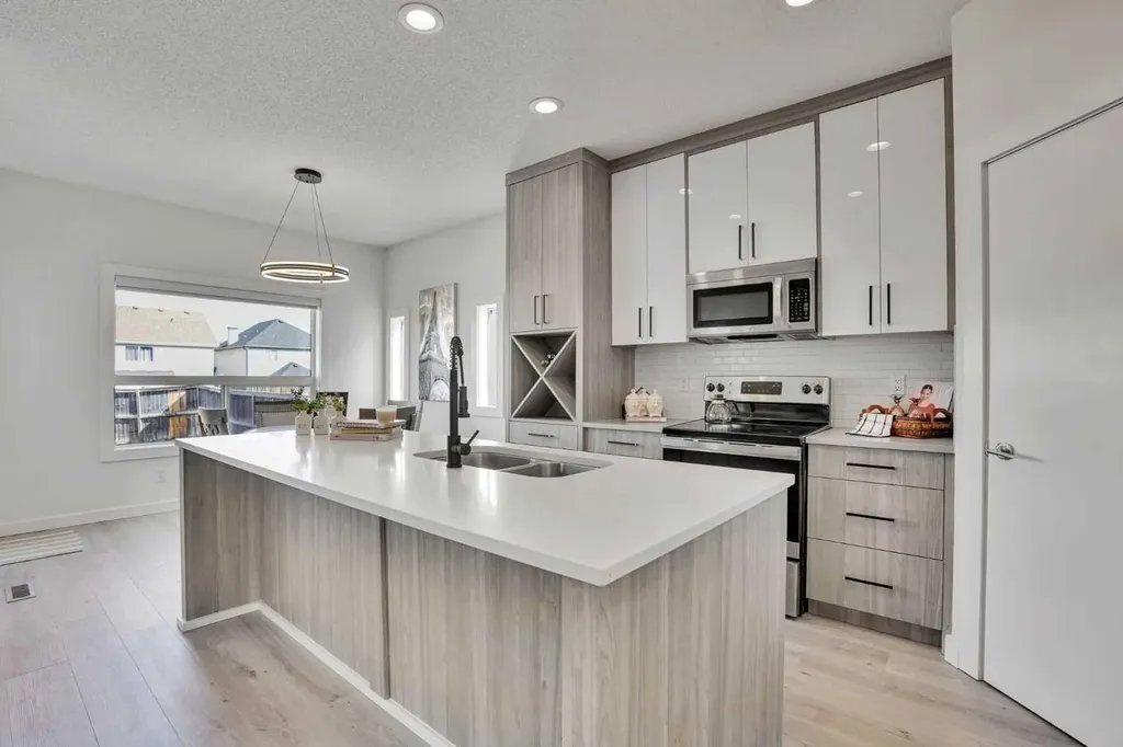 92 Prestwick Heath SE Calgary AB T2Z 4E4