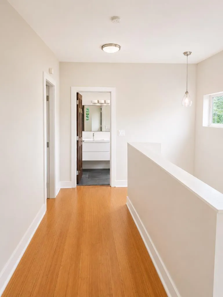 131 8 Avenue NE Calgary AB T2E 0P6
