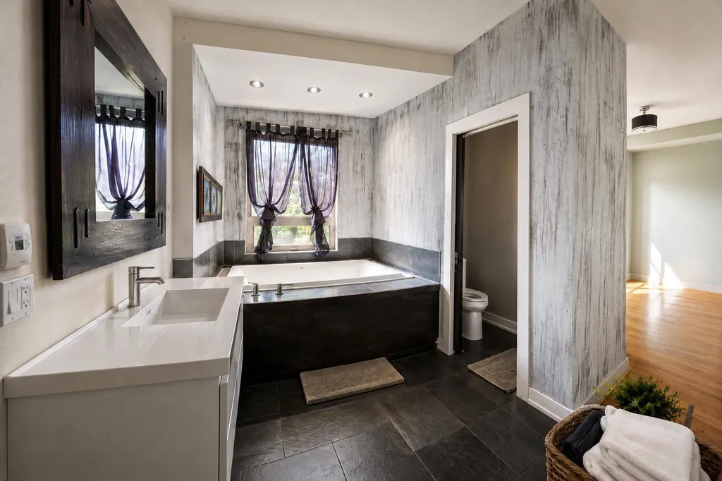 131 8 Avenue NE Calgary AB T2E 0P6