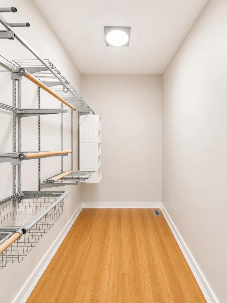 131 8 Avenue NE Calgary AB T2E 0P6