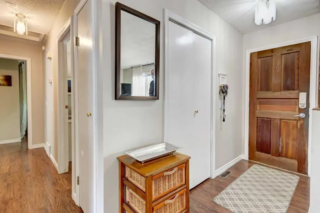 495 Queen Charlotte Road SE Calgary AB T2J5H8