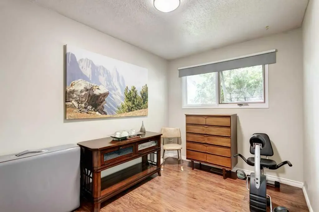 495 Queen Charlotte Road SE Calgary AB T2J5H8