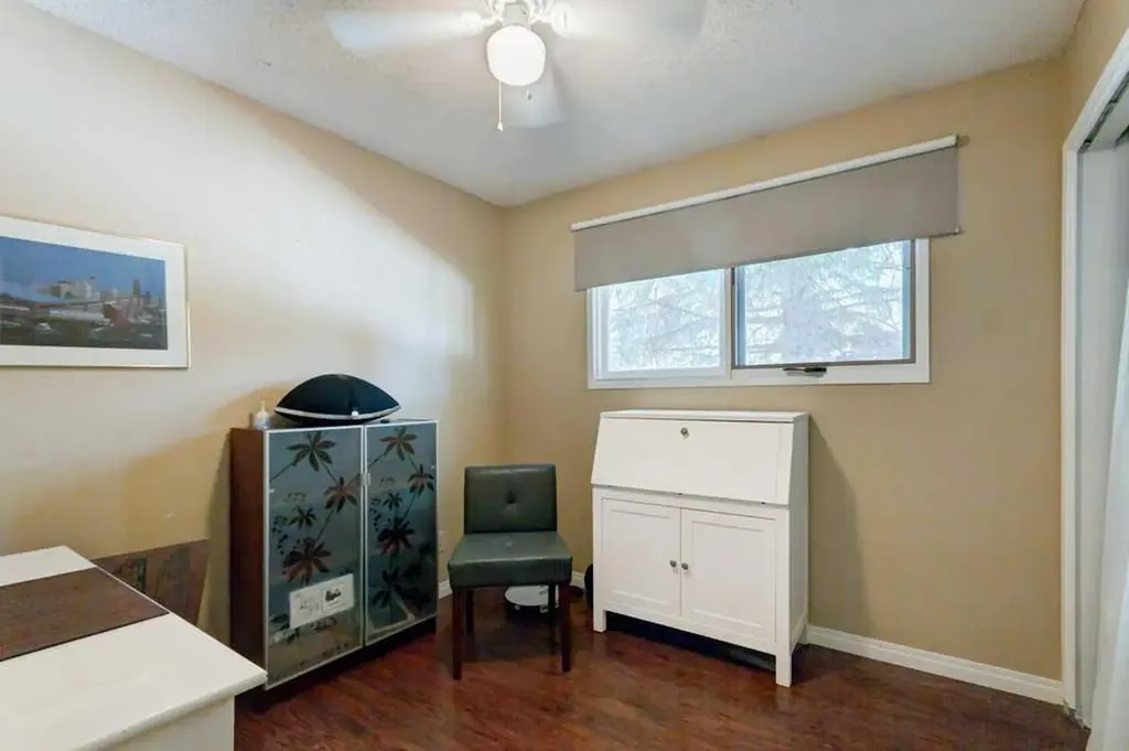 495 Queen Charlotte Road SE Calgary AB T2J5H8