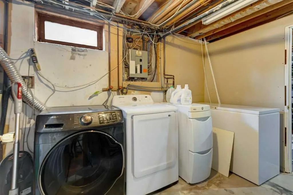495 Queen Charlotte Road SE Calgary AB T2J5H8