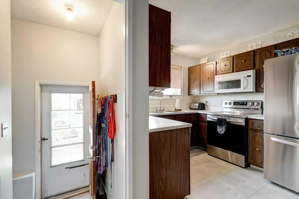 495 Queen Charlotte Road SE Calgary AB T2J5H8