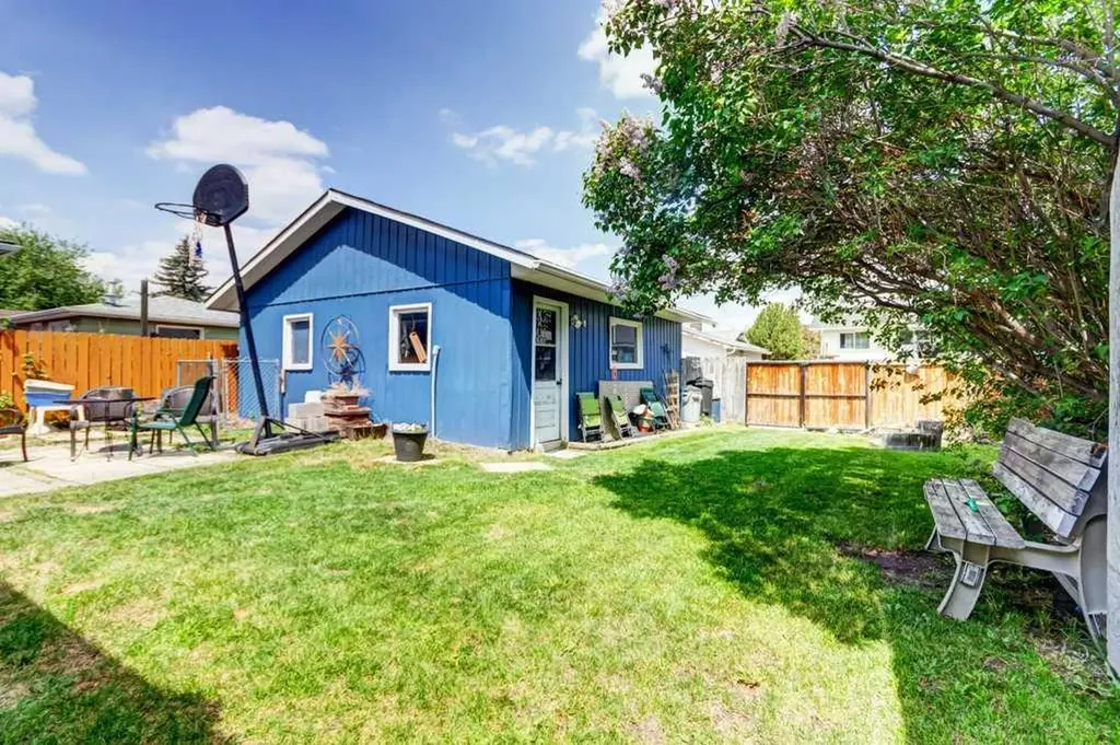 495 Queen Charlotte Road SE Calgary AB T2J5H8
