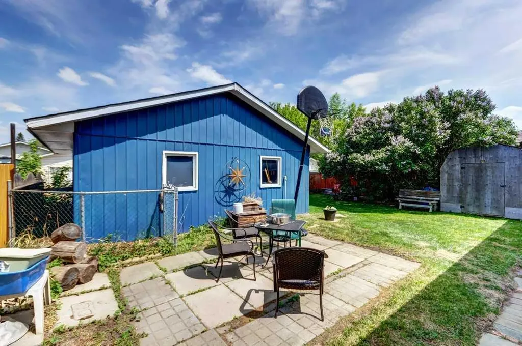 495 Queen Charlotte Road SE Calgary AB T2J5H8