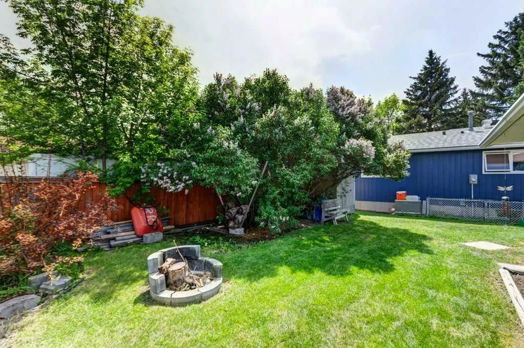 495 Queen Charlotte Road SE Calgary AB T2J5H8