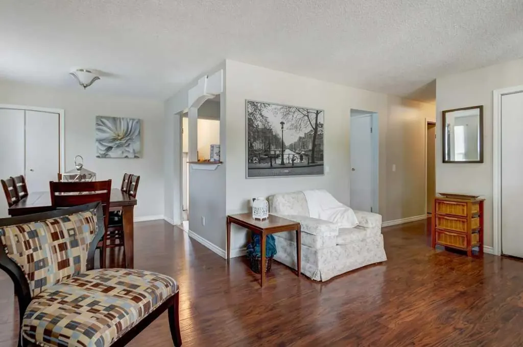 495 Queen Charlotte Road SE Calgary AB T2J5H8