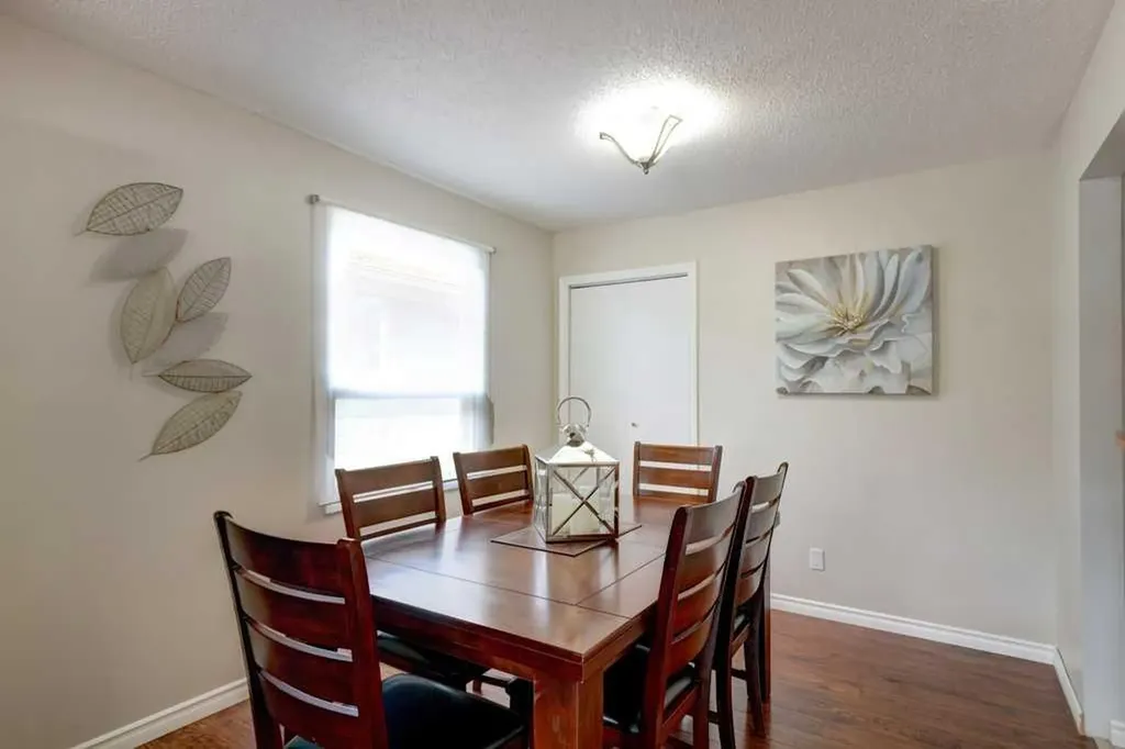 495 Queen Charlotte Road SE Calgary AB T2J5H8