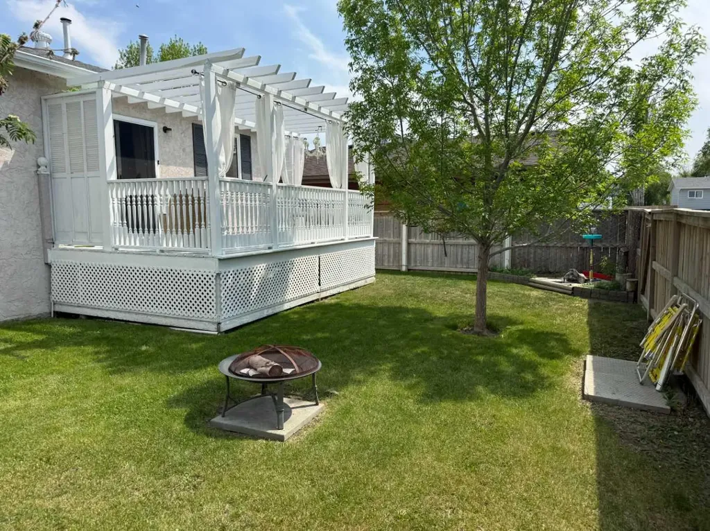 719 Parkland Drive Brooks AB T1R 0M3