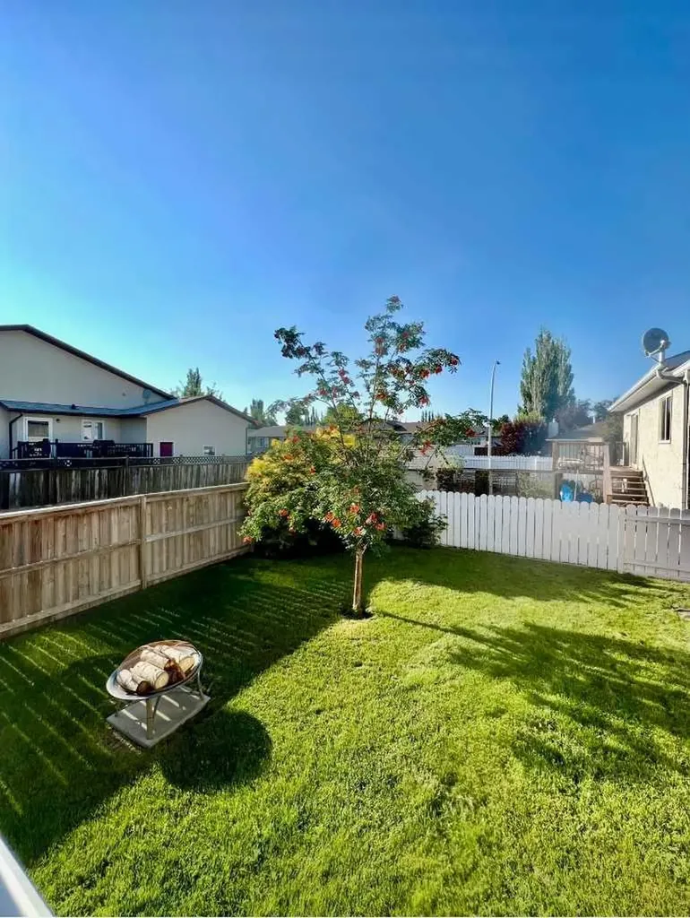 719 Parkland Drive Brooks AB T1R 0M3