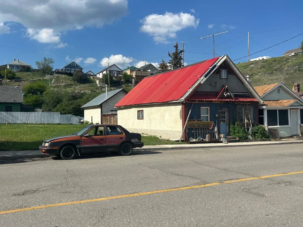 7917 17 Avenue Coleman AB T0K 0M0