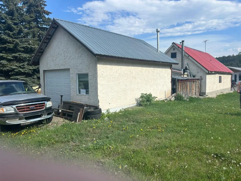 7917 17 Avenue Coleman AB T0K 0M0