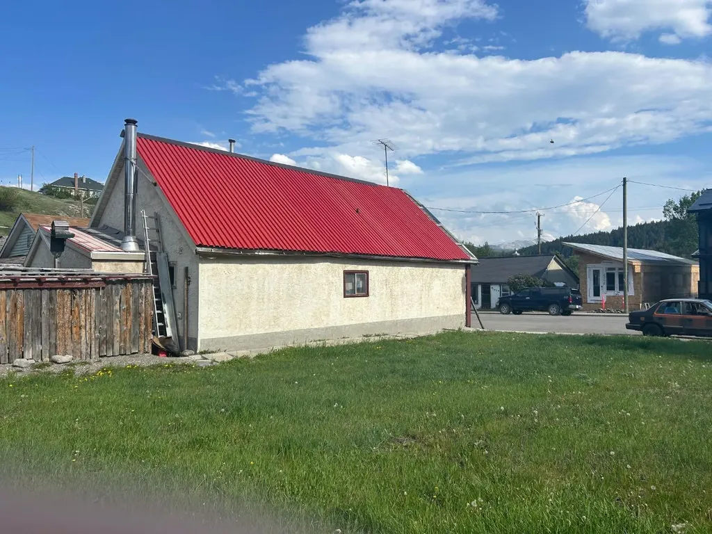7917 17 Avenue Coleman AB T0K 0M0