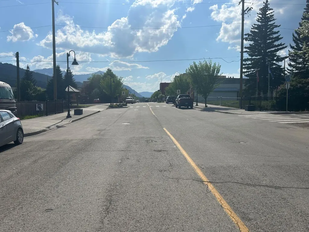 7917 17 Avenue Coleman AB T0K 0M0