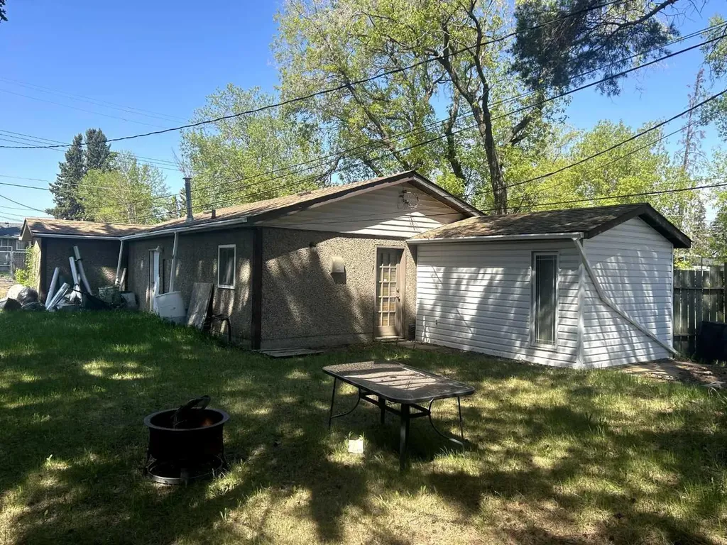 3206 49 Avenue Lloydminster SK S9V 0R4