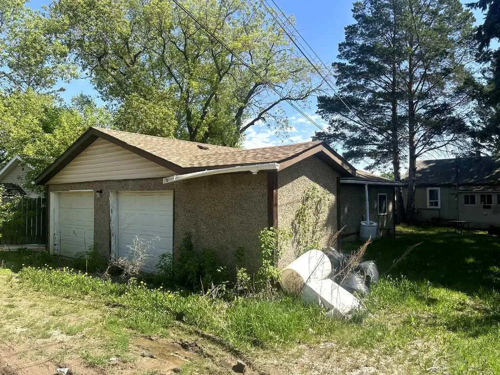 3206 49 Avenue Lloydminster SK S9V 0R4