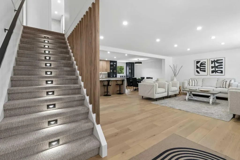 111 Canata Close SW Calgary AB T2W 1P8