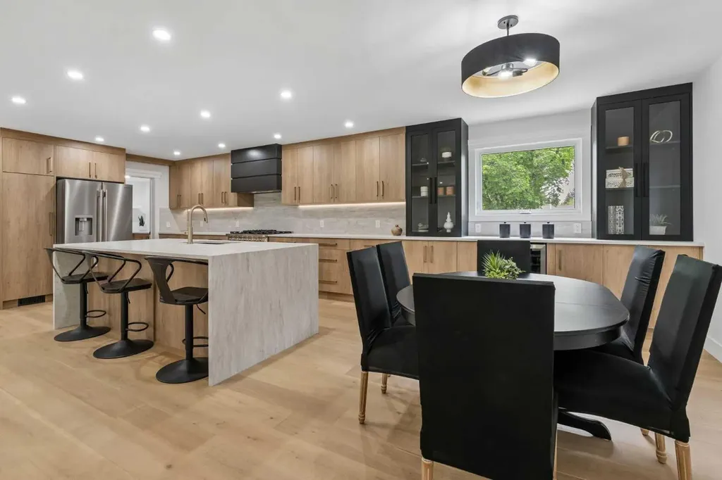 111 Canata Close SW Calgary AB T2W 1P8