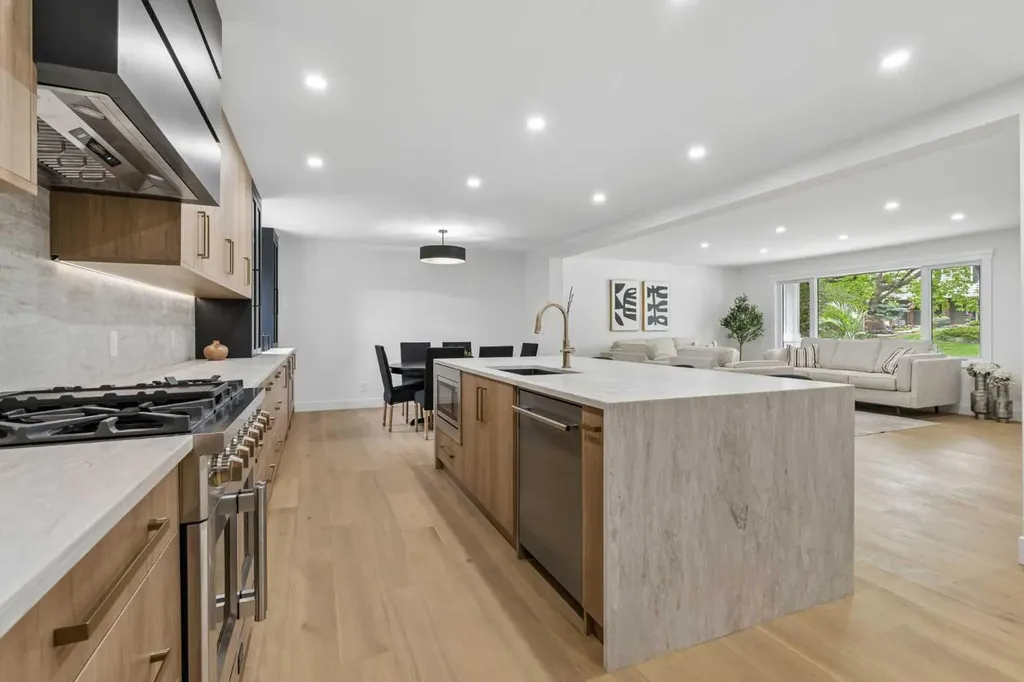 111 Canata Close SW Calgary AB T2W 1P8