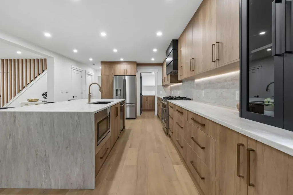 111 Canata Close SW Calgary AB T2W 1P8