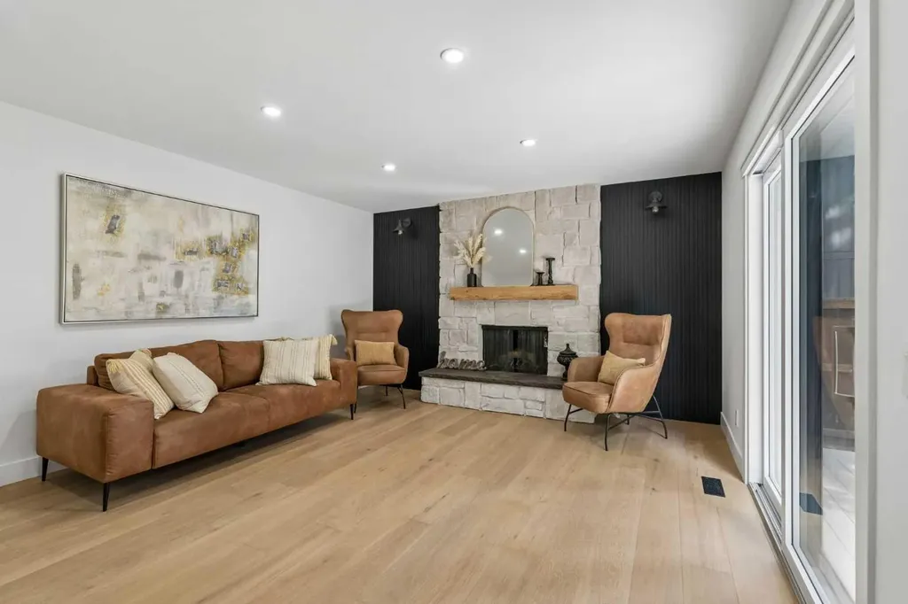 111 Canata Close SW Calgary AB T2W 1P8