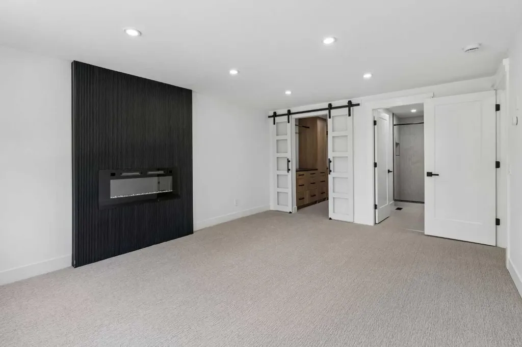 111 Canata Close SW Calgary AB T2W 1P8