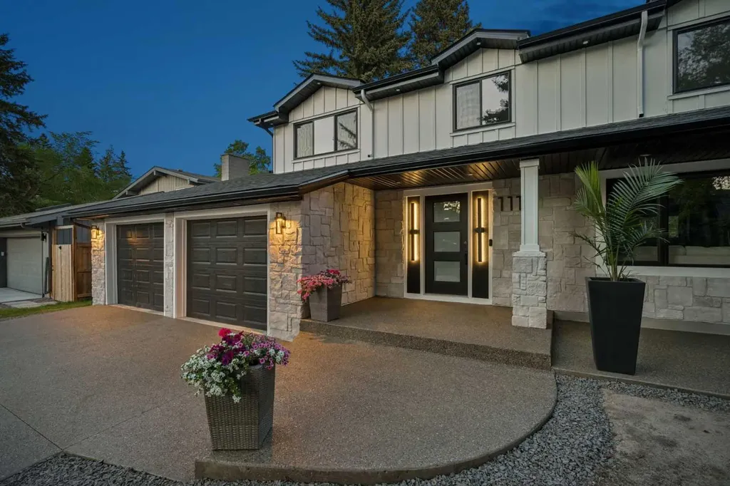 111 Canata Close SW Calgary AB T2W 1P8