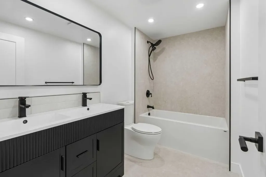111 Canata Close SW Calgary AB T2W 1P8