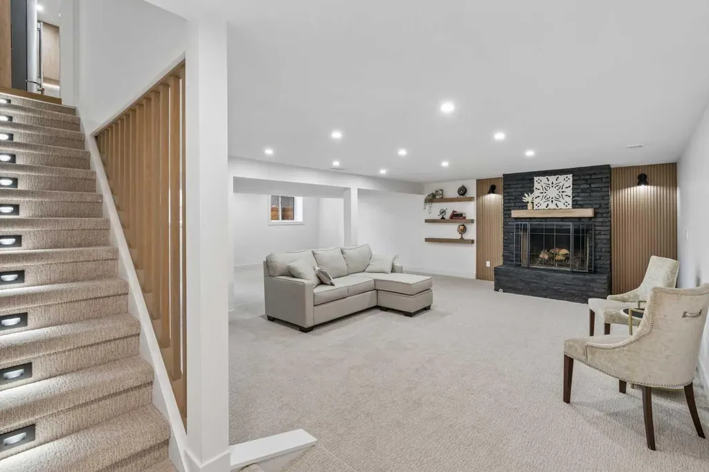111 Canata Close SW Calgary AB T2W 1P8